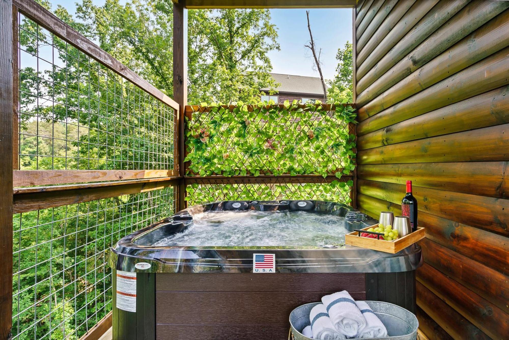 סביירוויל Spring Sale! Indoor Pool, Pet Stays Free, Movie, Hottub מראה חיצוני תמונה